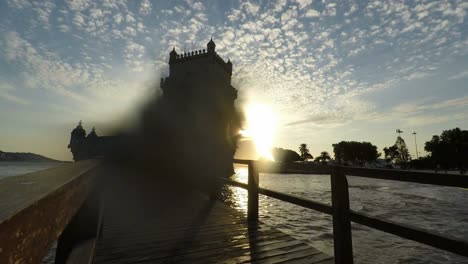 Lissabon,-Portugal---ca.-Oktober-2018:-malerischen-Sonnenuntergang-am-Turm-von-Belem