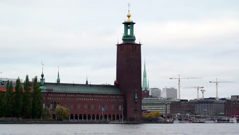 Die-Aussicht-auf-den-Turm-des-Rathauses-in-Stockholm-Schweden