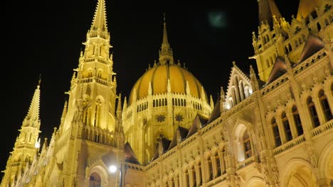 National-Hungarian-parliament-located-on-river-Danube-and-city-of-Budapest-by-the-night-4K