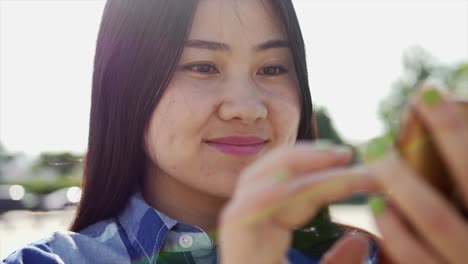 Happy-woman-communicating-with-cellphone-in-modern-city