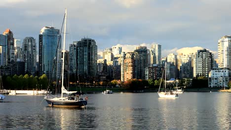 Timelapse-Boote-und-Wolkenkratzer-in-Vancouver,-Kanada