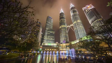 Sonnenuntergang-Tag-und-Nacht-in-Kuala-Lumpur-Skyline-der-Stadt.