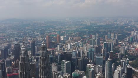 soleado-día-Kuala-Lumpur-ciudad-centro-panorama-aéreo-4k-Malasia