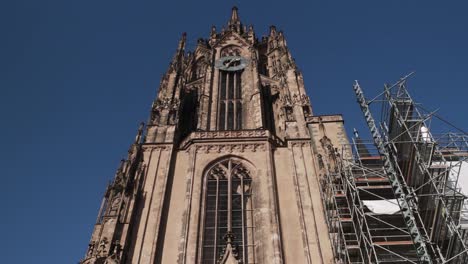 Torre-de-la-Catedral-de-Frankfurt-y-el-reloj