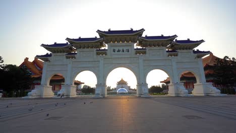 Hermosa-hermosa-arquitectura-con-Chiang-kai-shek-memorial-hall-en-Taipei-city,-Taiwán