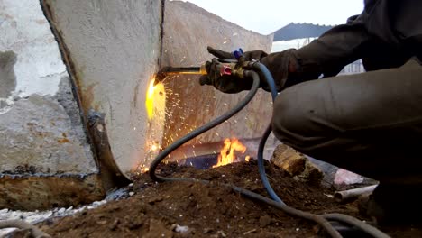 Male-worker-using-welding-torch-in-the-junkyard-4k