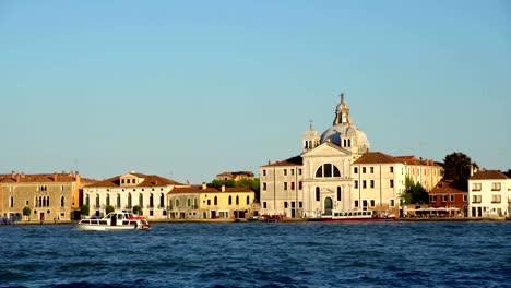 vista-a-San-Giorgio-Maggiore-Venecia,-gondolas-Venecia