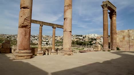 Roman-ruins-in-the-Jordanian-city-of-Jerash-(Gerasa-of-Antiquity),-capital-and-largest-city-of-Jerash-Governorate,-Jordan