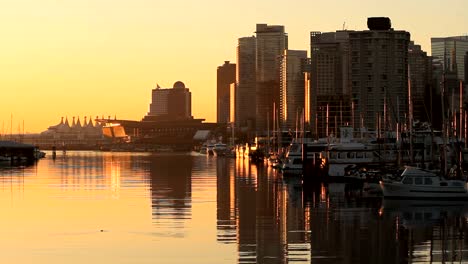 First-Light-Vancouver,-Coal-Harbour-Reflektionen