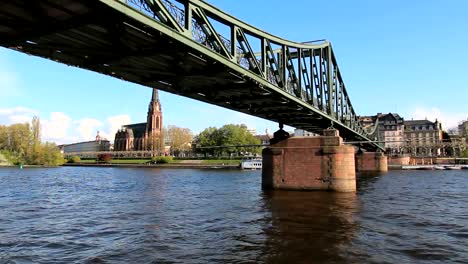 Bridge-over-Main-river,-Frankfurt