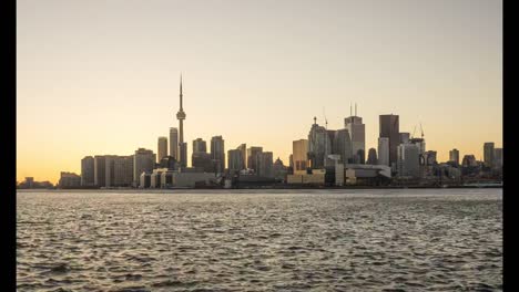 Sonnenuntergang-über-der-Skyline-der-Stadt