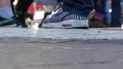 Crowd-Walking-on-Les-Rambles-in-Barcelona