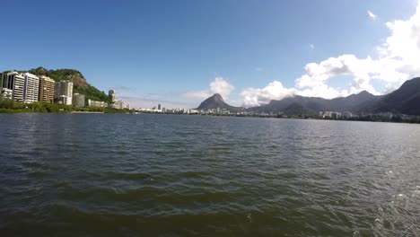 Vista-aérea-de-del-lago-Rodrigo-de-Freitas-en-Rio-de-Janeiro,-Brasil