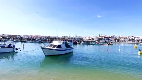 Puerto-de-Lagos-del-Algarve-en-Portugal