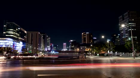 Timelapse-of-traffic-in-night-Seoul,-South-Korea