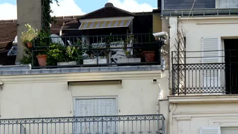 Houses-and-apartments-on-the-street-side-of-Paris