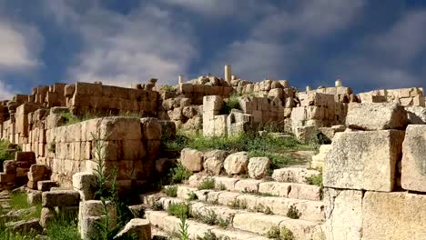 Römische-Ruinen-in-der-jordanischen-Stadt-Jerash-(Gerasa-der-Antike),-die-Hauptstadt-und-größte-Stadt-Jerash-Governorate,-Jordanien