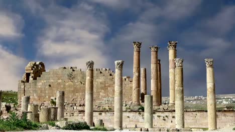 Römische-Ruinen-in-der-jordanischen-Stadt-Jerash-(Gerasa-der-Antike),-die-Hauptstadt-und-größte-Stadt-Jerash-Governorate,-Jordanien