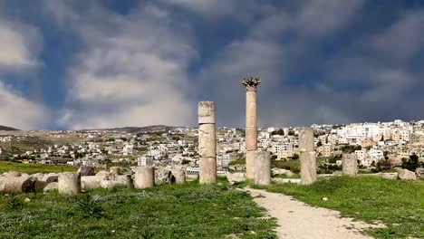 Römische-Ruinen-in-der-jordanischen-Stadt-Jerash-(Gerasa-der-Antike),-die-Hauptstadt-und-größte-Stadt-Jerash-Governorate,-Jordanien