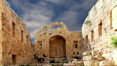 Römische-Ruinen-in-der-jordanischen-Stadt-Jerash-(Gerasa-der-Antike),-die-Hauptstadt-und-größte-Stadt-Jerash-Governorate,-Jordanien