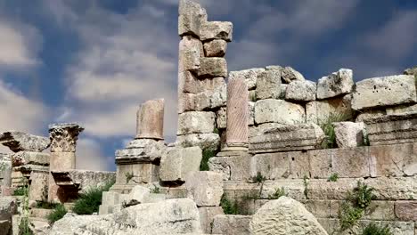 Roman-ruins-in-the-Jordanian-city-of-Jerash-(Gerasa-of-Antiquity),-capital-and-largest-city-of-Jerash-Governorate,-Jordan