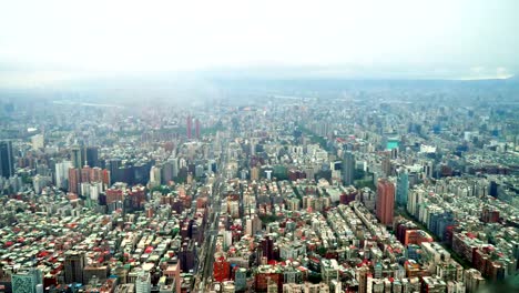 Zeitraffer---Blick-auf-die-Stadt-Taipei-am-trüben-Tag