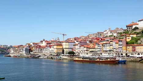 Ciudad-de-Oporto-en-un-día-soleado-claro