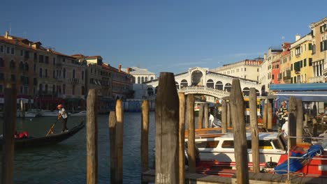 Italia-Venecia-ciudad-famoso-gran-canal-sol-luz-rialto-Puente-transbordador-estación-panorama-4k