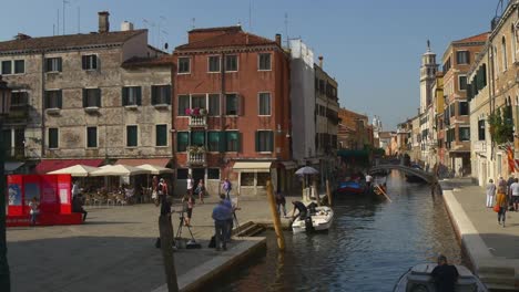 Italien-Sommer-sonniger-Tag-Venedig-Stadt-Kanal-Bucht-Touristen-überfüllten-quadratisch-Panorama-4k