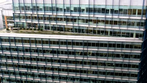 Window-Offices-of-Glass-High-Rise-in-London