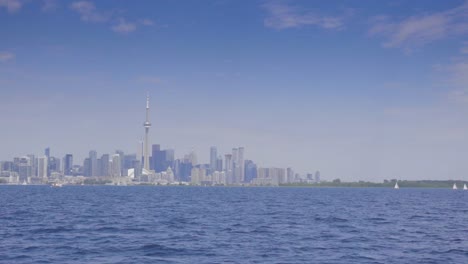 sailboat-in-summer-with-toronto-in-the-background-sunny