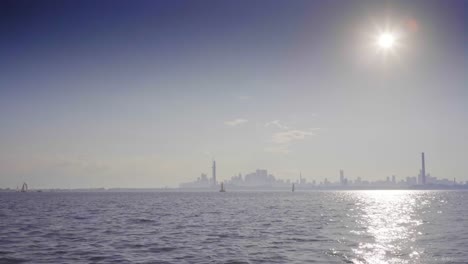 Segelboot-im-Sommer-auf-dem-Lake-Ontario-toronto