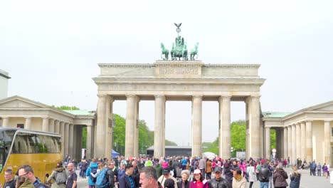 Closer-look-of-the-horse-statue-on-top-of-the-Bradenburg