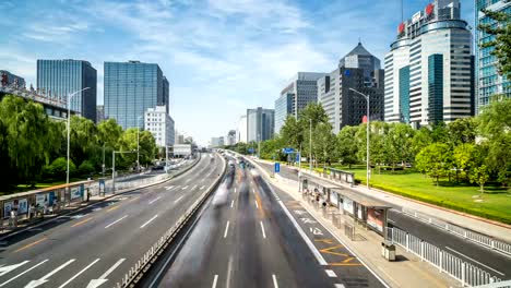 Zeitraffer-der-verkehrsreichen-und-moderne-Gebäude-in-der-Stadt-Beijing,-China.