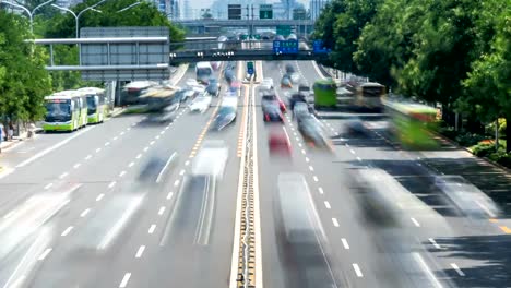 Zeitraffer-der-verkehrsreichen-und-moderne-Gebäude-in-der-Stadt-Beijing,-China.