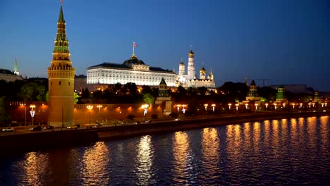 Moskau-Nacht-Ansicht-der-Kreml.