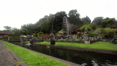 Tirta-Gangga-en-Bali.-Templo-hindú