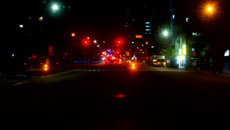 Enfoque-profundo-Nightlapse-junto-a-la-Avenida-Yasukuni-en-Nakano-gran-tiro