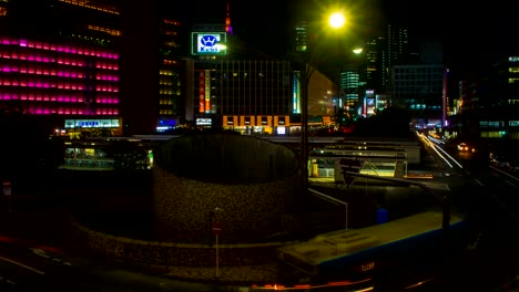 Lapso-de-la-noche-4K-en-rotary-de-autobuses-de-shinjuku