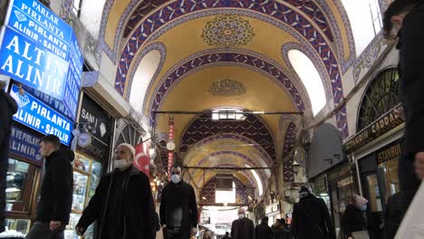 Motivos-De-La-Cultura-Turca-Gente-Caminando-En-El-Gran-Bazar