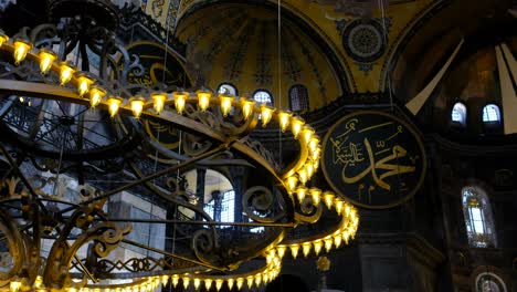 Hagia-Sophia-chandeliers