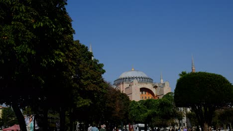 Vista-General-De-La-Mezquita-De-Santa-Sofía-Desde-Fuera.