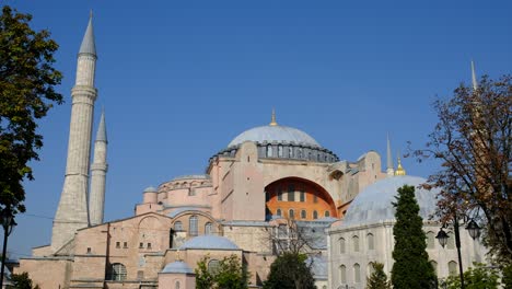 Gesamtansicht-Der-Hagia-Sophia-Moschee-Von-Außen