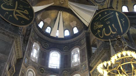 Hagia-Sophia,-Islamische-Symbole,-Bewegungskamera