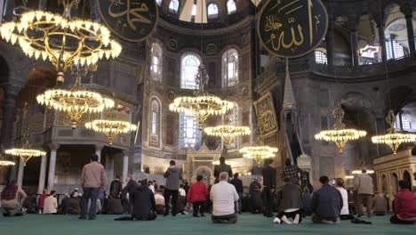 People-Prayer-in-Hagia-Sophia