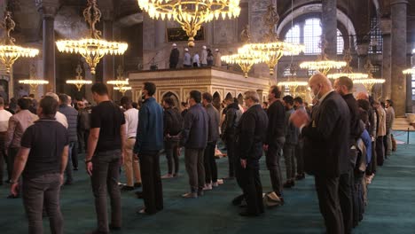 Besuchergebet-In-Der-Hagia-Sophia