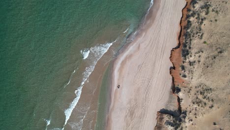 Drohnenblick-Auf-Die-Küste