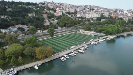 Fußballplatz-Am-Meer