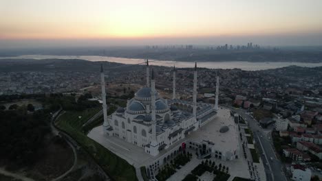 Sonnenuntergang-Camlica-Moschee-Istanbul