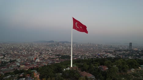 Höhepunkt-In-Der-Türkischen-Flagge